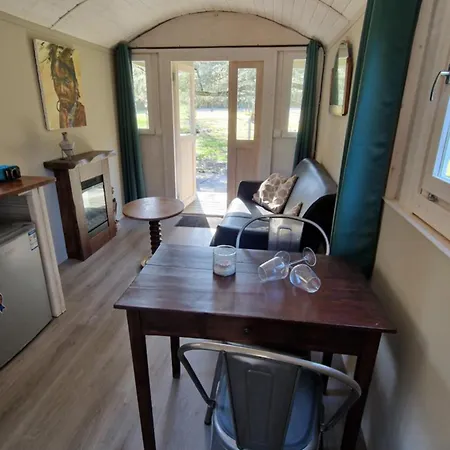 ラグジュアリーテント De Pipowagens Het Chateau Viviez